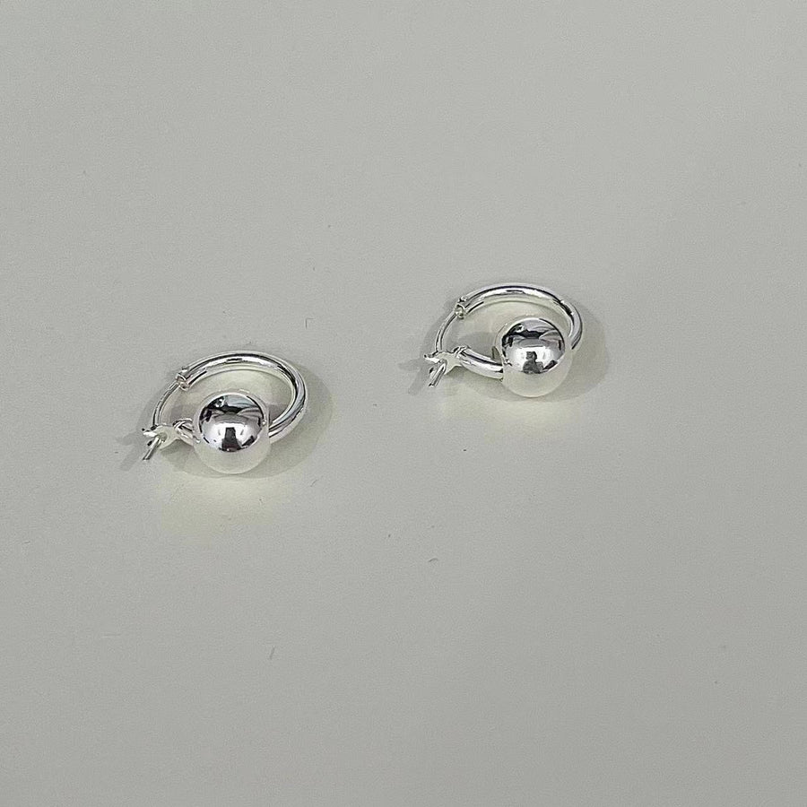 Single bead huggie hoop