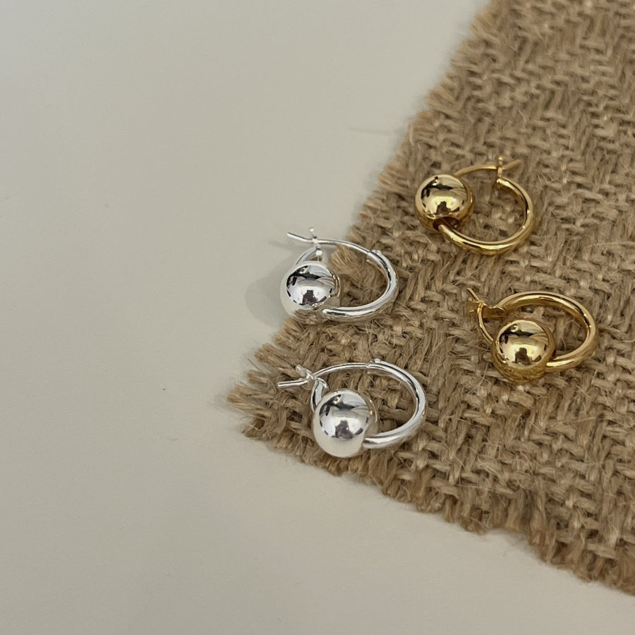 Single bead huggie hoop