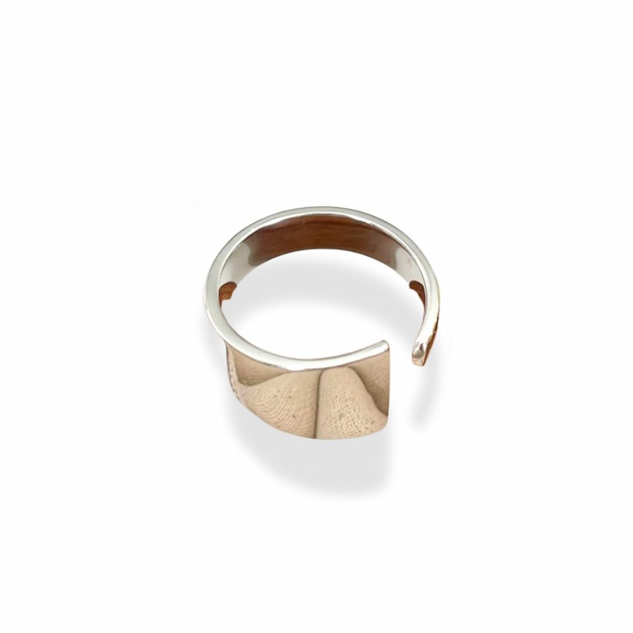 Solid asymmetrical ring